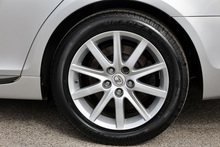 Lexus GS 300 SE 1 Lady Owner + Full Lexus Main Dealer History (19 Services) + Sunroof - Thumb 32