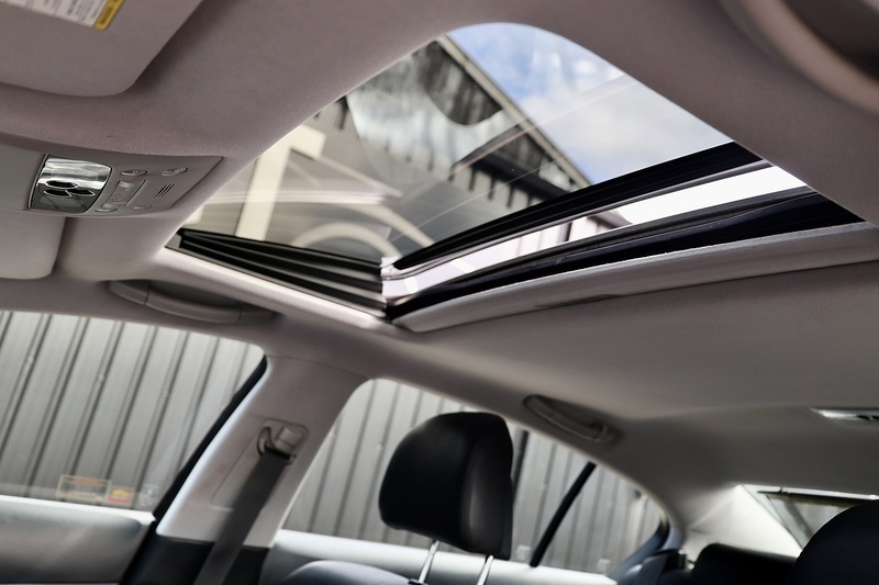 Lexus GS 300 SE 1 Lady Owner + Full Lexus Main Dealer History (19 Services) + Sunroof Image 36