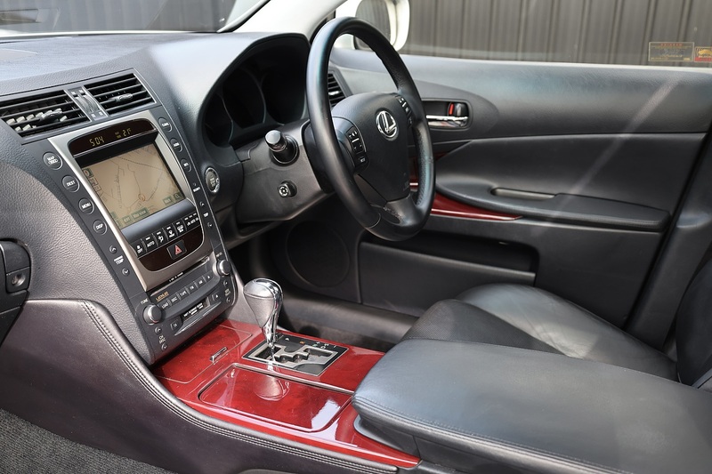 Lexus GS 300 SE 1 Lady Owner + Full Lexus Main Dealer History (19 Services) + Sunroof Image 8