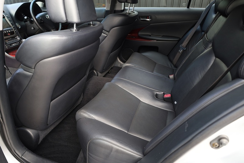 Lexus GS 300 SE 1 Lady Owner + Full Lexus Main Dealer History (19 Services) + Sunroof Image 12