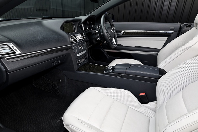 Mercedes-Benz E220 CDI AMG Line Convertible Full Service History + AirScarf + COMAND Online Image 2