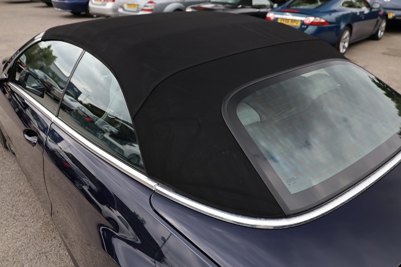 Mercedes-Benz E220 CDI AMG Line Convertible Full Service History + AirScarf + COMAND Online Image 15