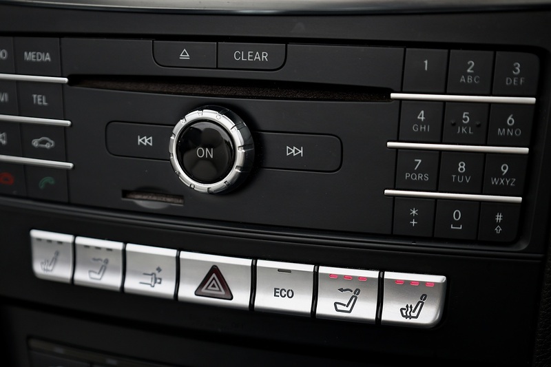 Mercedes-Benz E220 CDI AMG Line Convertible Full Service History + AirScarf + COMAND Online Image 20