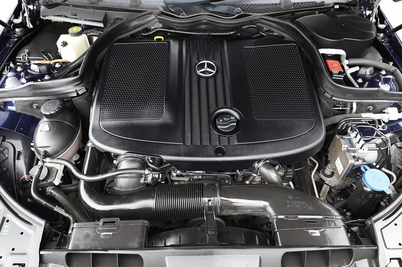 Mercedes-Benz E220 CDI AMG Line Convertible Full Service History + AirScarf + COMAND Online Image 23