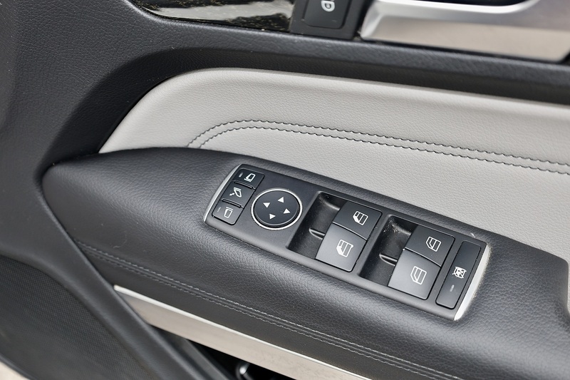 Mercedes-Benz E220 CDI AMG Line Convertible Full Service History + AirScarf + COMAND Online Image 30