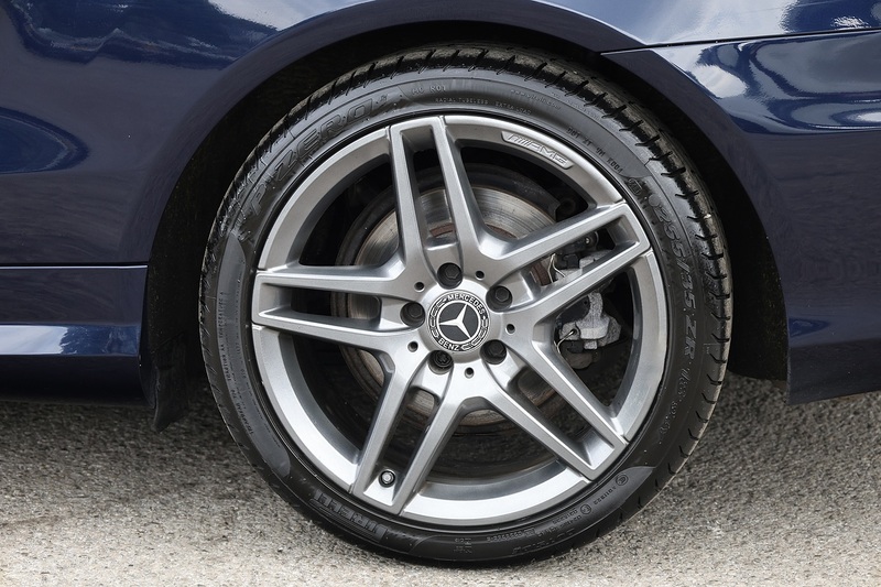 Mercedes-Benz E220 CDI AMG Line Convertible Full Service History + AirScarf + COMAND Online Image 37