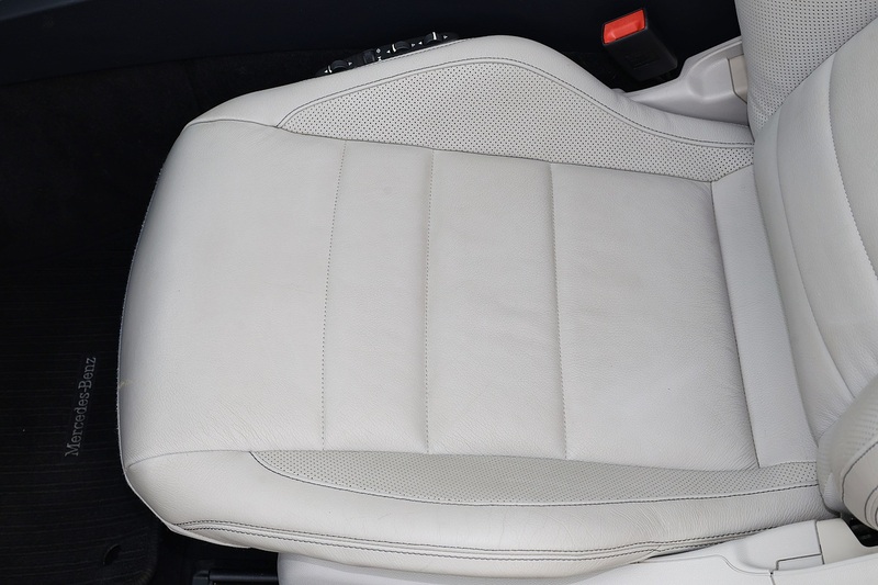 Mercedes-Benz E220 CDI AMG Line Convertible Full Service History + AirScarf + COMAND Online Image 31