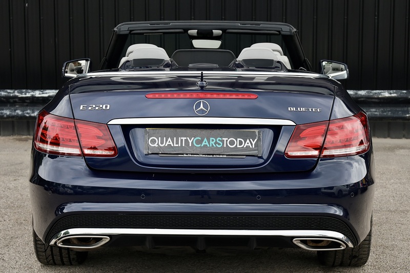 Mercedes-Benz E220 CDI AMG Line Convertible Full Service History + AirScarf + COMAND Online Image 4