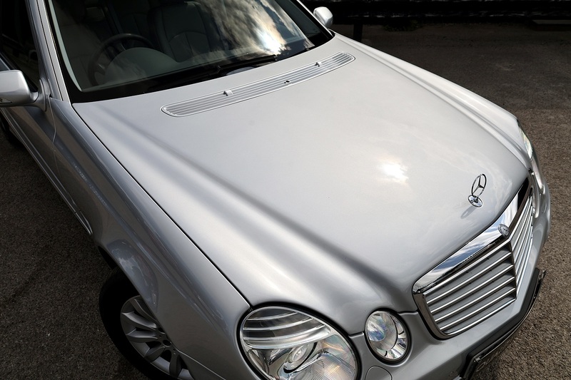 Mercedes-Benz E280 Elegance 3.0 V6 Petrol + 2 Former Keepers + 16 Services + Exceptional Image 16