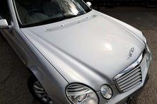Mercedes-Benz E280 Elegance 3.0 V6 Petrol + 2 Former Keepers + 16 Services + Exceptional - Thumb 16