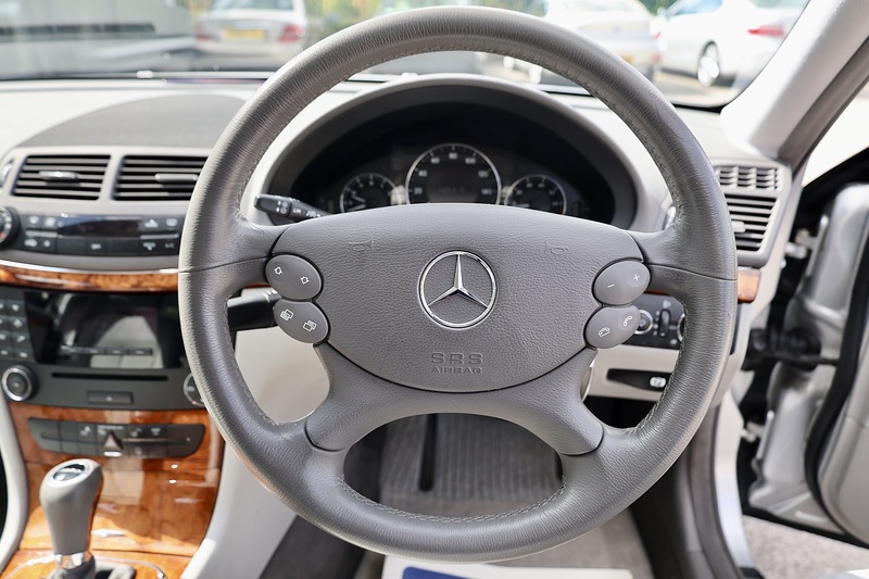 Mercedes-Benz E280 Elegance 3.0 V6 Petrol + 2 Former Keepers + 16 Services + Exceptional Image 18