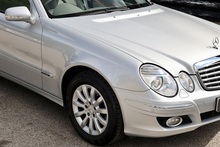 Mercedes-Benz E280 Elegance 3.0 V6 Petrol + 2 Former Keepers + 16 Services + Exceptional - Thumb 22