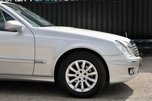 Mercedes-Benz E280 Elegance 3.0 V6 Petrol + 2 Former Keepers + 16 Services + Exceptional - Thumb 21