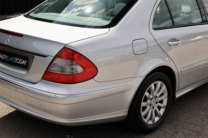 Mercedes-Benz E280 Elegance 3.0 V6 Petrol + 2 Former Keepers + 16 Services + Exceptional Image 19