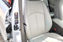 Mercedes-Benz E280 Elegance 3.0 V6 Petrol + 2 Former Keepers + 16 Services + Exceptional - Thumb 30
