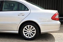 Mercedes-Benz E280 Elegance 3.0 V6 Petrol + 2 Former Keepers + 16 Services + Exceptional - Thumb 37