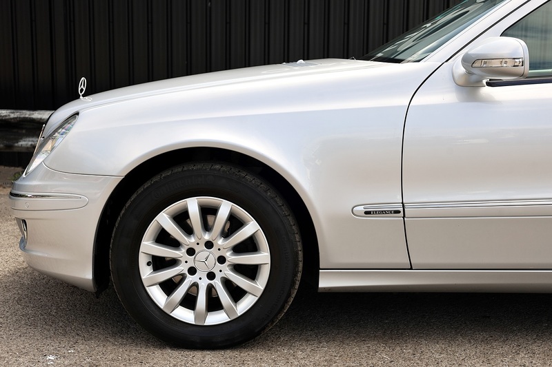 Mercedes-Benz E280 Elegance 3.0 V6 Petrol + 2 Former Keepers + 16 Services + Exceptional Image 36
