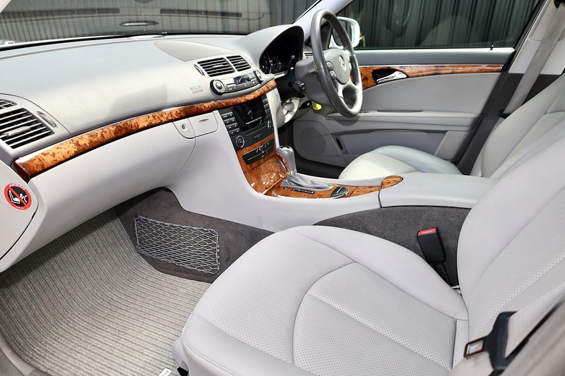Mercedes-Benz E280 Elegance 3.0 V6 Petrol + 2 Former Keepers + 16 Services + Exceptional Image 2