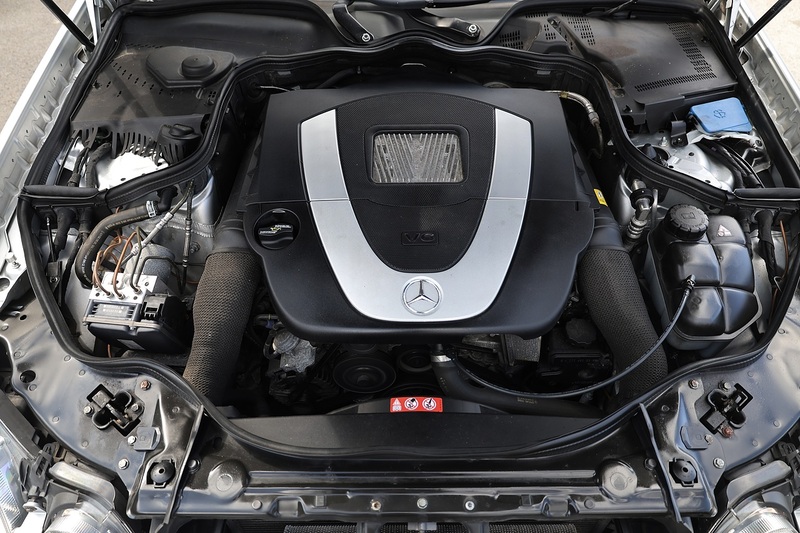 Mercedes-Benz E280 Elegance 3.0 V6 Petrol + 2 Former Keepers + 16 Services + Exceptional Image 45