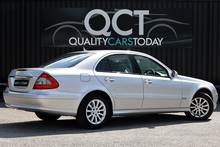 Mercedes-Benz E280 Elegance 3.0 V6 Petrol + 2 Former Keepers + 16 Services + Exceptional - Thumb 10