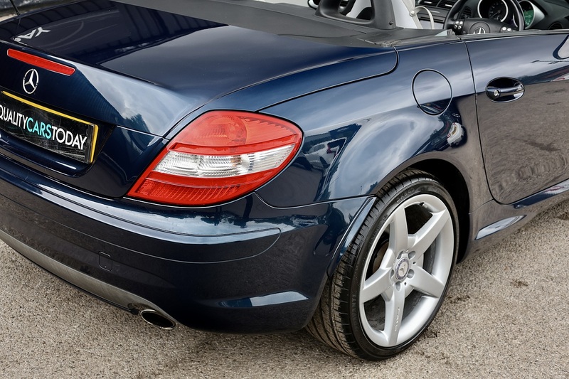 Mercedes-Benz SLK 350 AMG 1 Former Keeper + AMG Styling + Air Scarf + Memory Pack Image 17