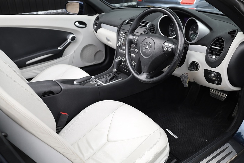 Mercedes-Benz SLK 350 AMG 1 Former Keeper + AMG Styling + Air Scarf + Memory Pack Image 9