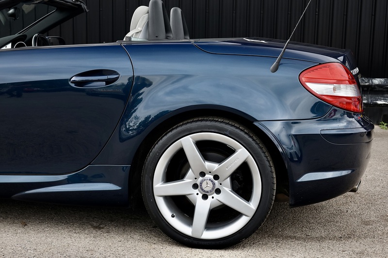 Mercedes-Benz SLK 350 AMG 1 Former Keeper + AMG Styling + Air Scarf + Memory Pack Image 24