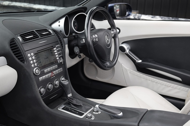 Mercedes-Benz SLK 350 AMG 1 Former Keeper + AMG Styling + Air Scarf + Memory Pack Image 7