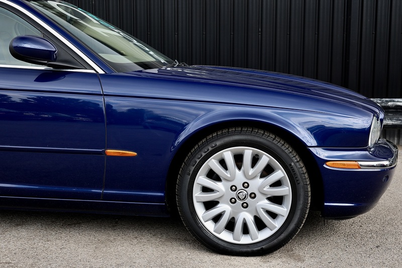 Jaguar XJ6 2 Former Keepers + 17 Services + Very Clean Example Image 14