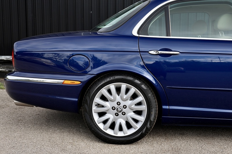 Jaguar XJ6 2 Former Keepers + 17 Services + Very Clean Example Image 13