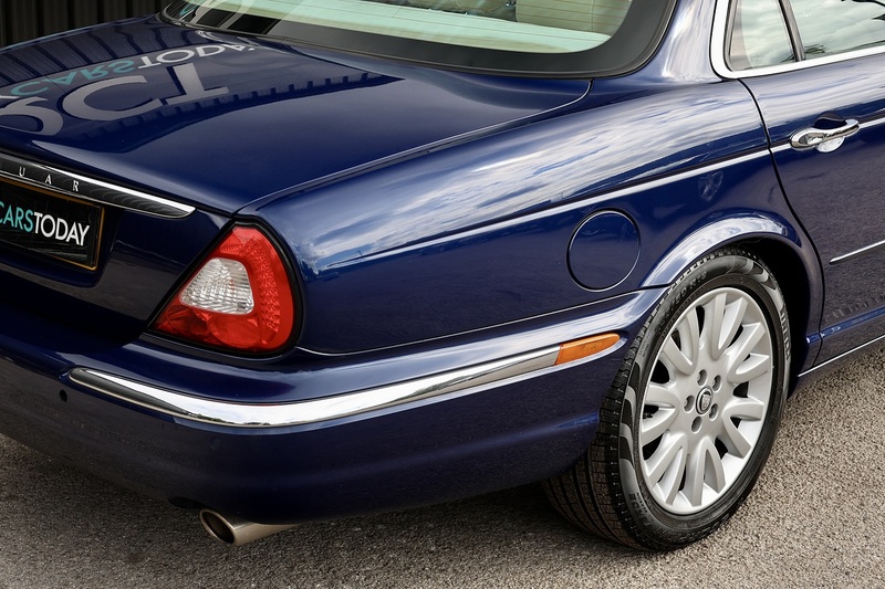 Jaguar XJ6 2 Former Keepers + 17 Services + Very Clean Example Image 12