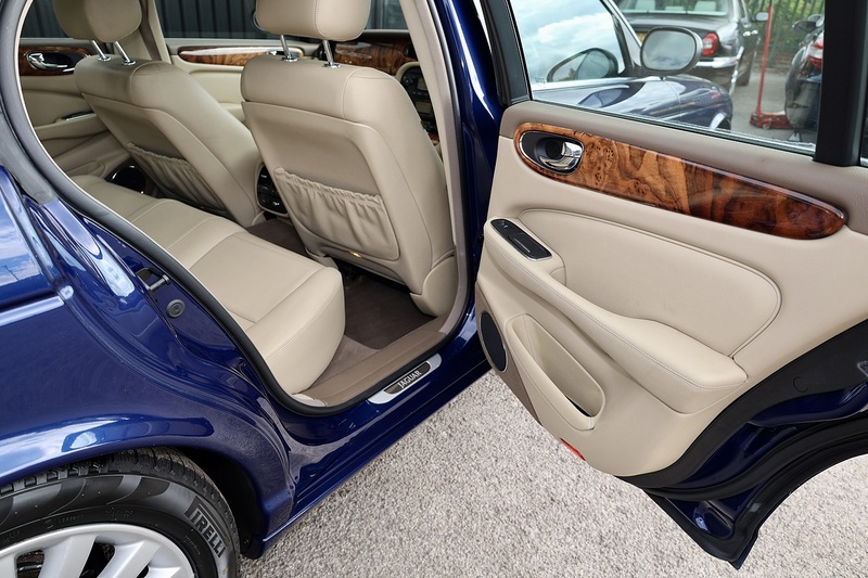 Jaguar XJ6 2 Former Keepers + 17 Services + Very Clean Example Image 19