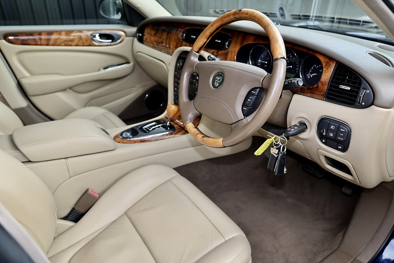 Jaguar XJ6 2 Former Keepers + 17 Services + Very Clean Example Image 6