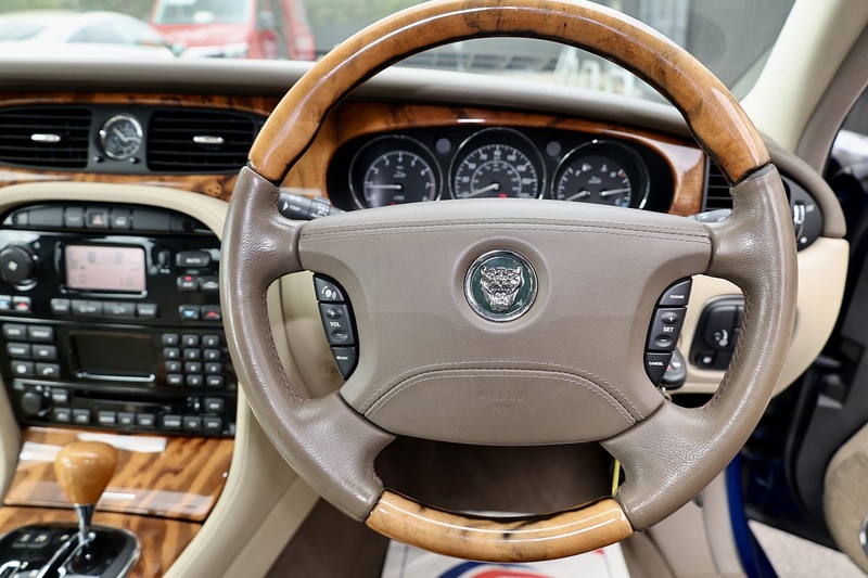 Jaguar XJ6 2 Former Keepers + 17 Services + Very Clean Example Image 23