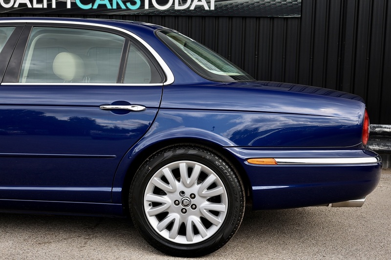 Jaguar XJ6 2 Former Keepers + 17 Services + Very Clean Example Image 29