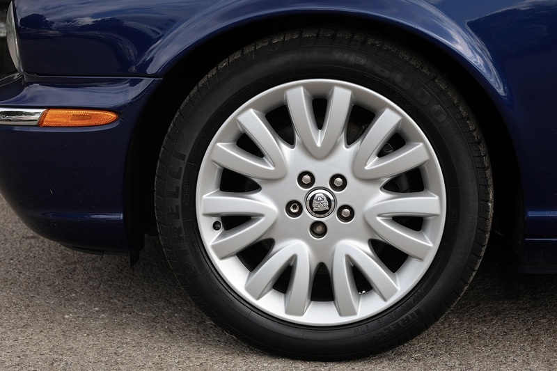 Jaguar XJ6 2 Former Keepers + 17 Services + Very Clean Example Image 34