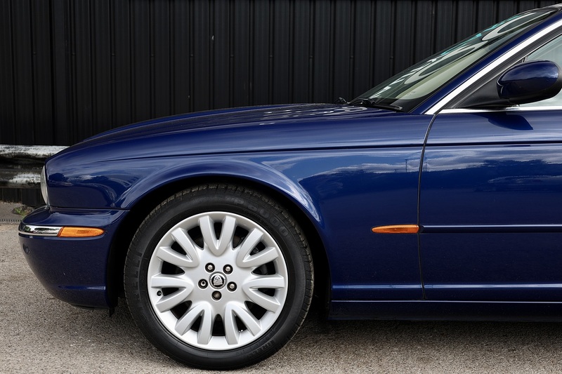 Jaguar XJ6 2 Former Keepers + 17 Services + Very Clean Example Image 28