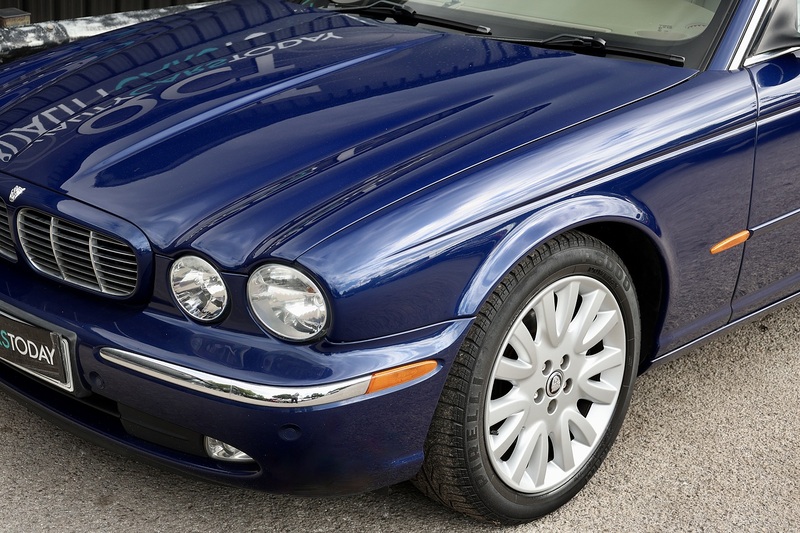 Jaguar XJ6 2 Former Keepers + 17 Services + Very Clean Example Image 27