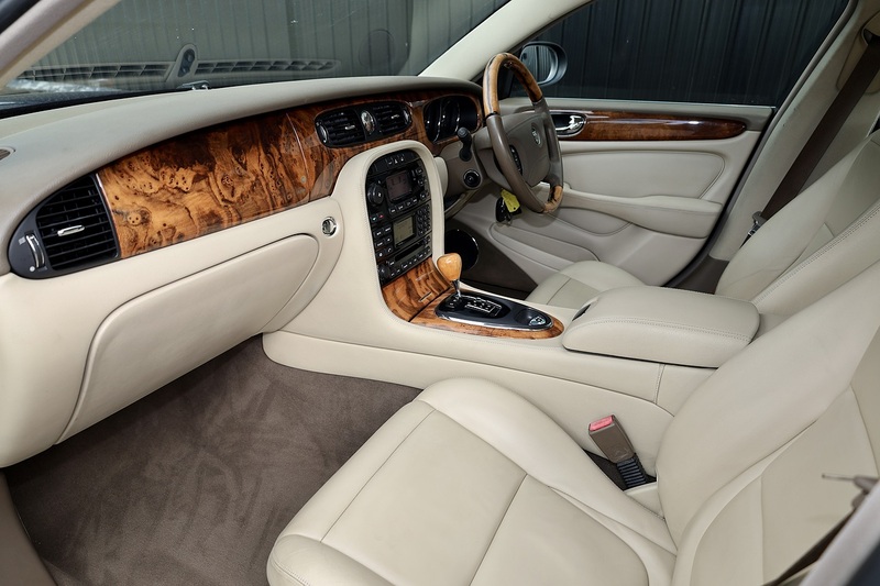 Jaguar XJ6 2 Former Keepers + 17 Services + Very Clean Example Image 2