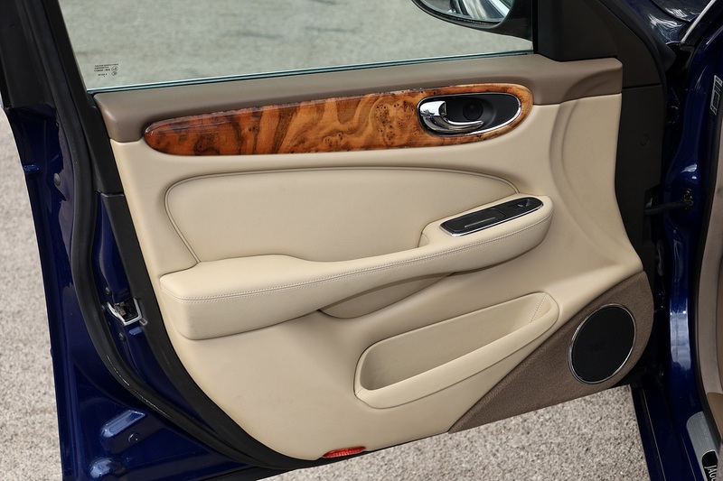 Jaguar XJ6 2 Former Keepers + 17 Services + Very Clean Example Image 26