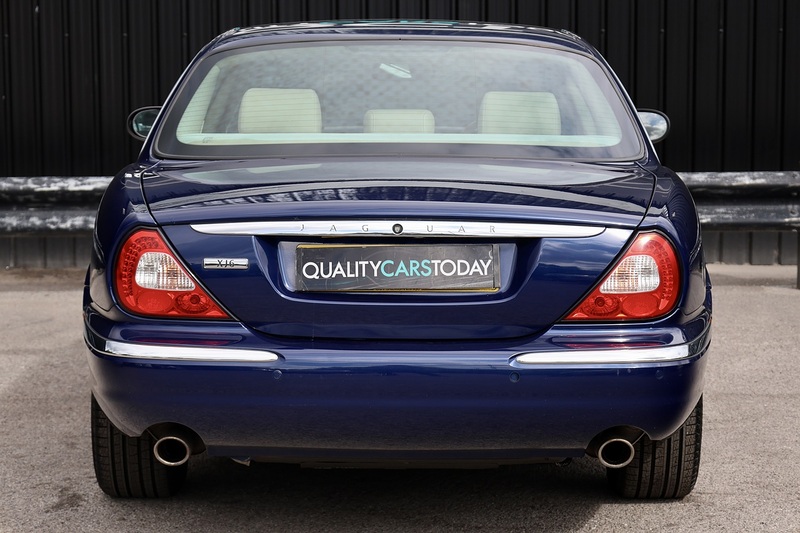 Jaguar XJ6 2 Former Keepers + 17 Services + Very Clean Example Image 4
