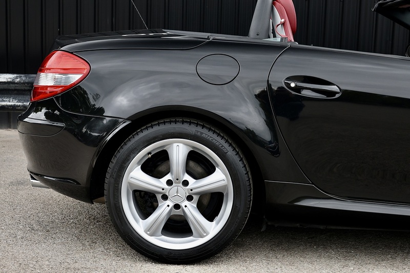 Mercedes-Benz SLK 200K 1 Owner + Air Scarf + Heated Seats + Luxury Climate Image 22