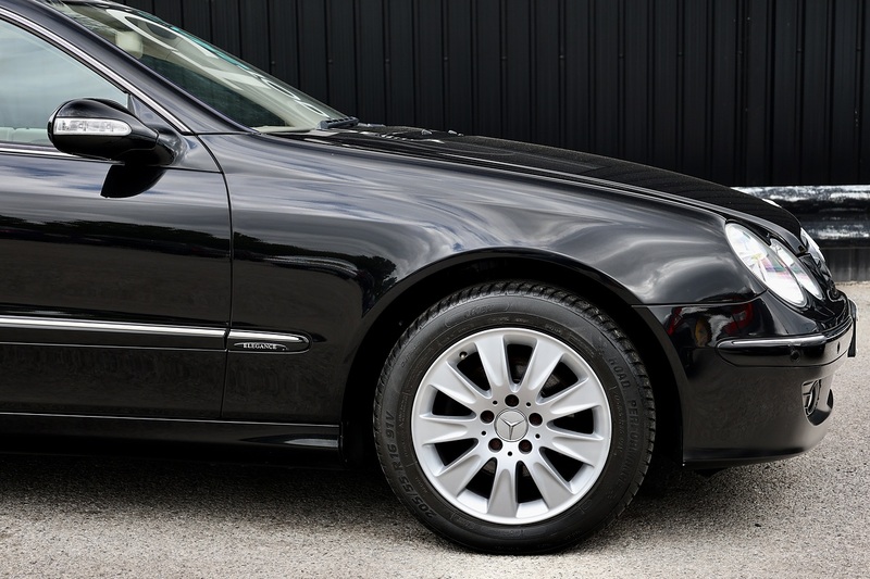 Mercedes-Benz CLK 220 CDI Elegance Lady Owner since 2013 + 15 Services + Rare Model Image 21