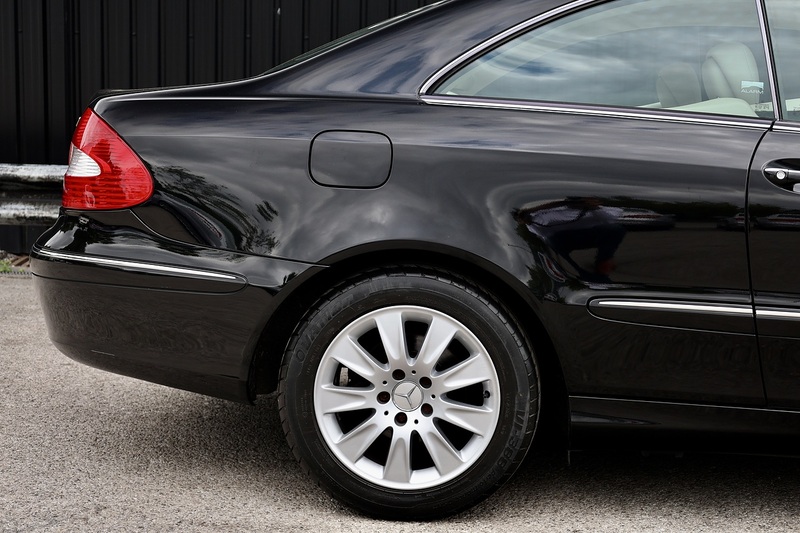 Mercedes-Benz CLK 220 CDI Elegance Lady Owner since 2013 + 15 Services + Rare Model Image 20