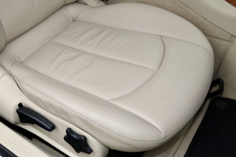 Mercedes-Benz CLK 220 CDI Elegance Lady Owner since 2013 + 15 Services + Rare Model Image 24