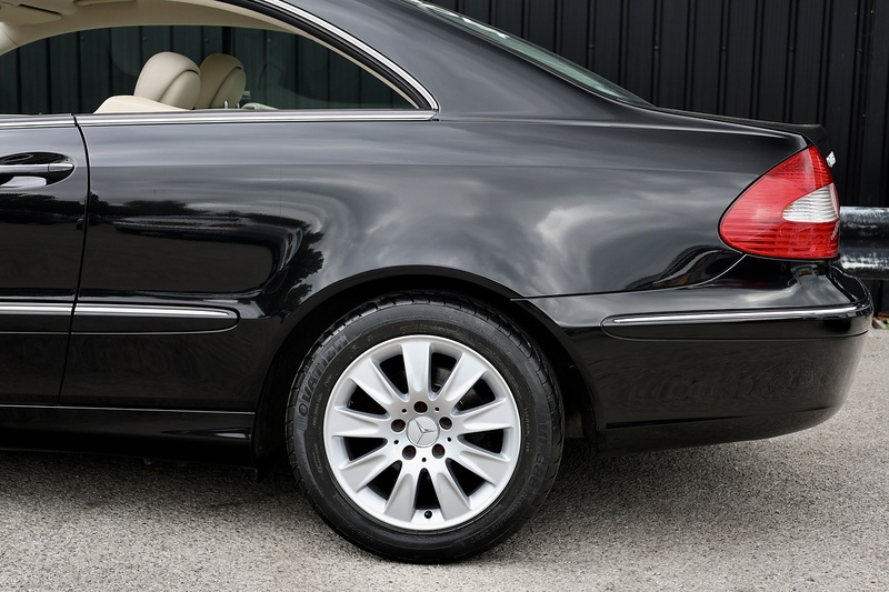 Mercedes-Benz CLK 220 CDI Elegance Lady Owner since 2013 + 15 Services + Rare Model Image 31