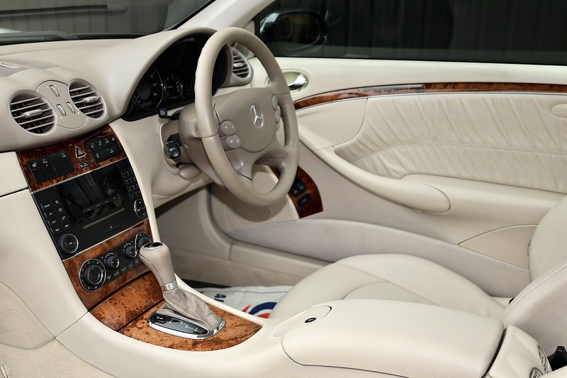 Mercedes-Benz CLK 220 CDI Elegance Lady Owner since 2013 + 15 Services + Rare Model Image 6