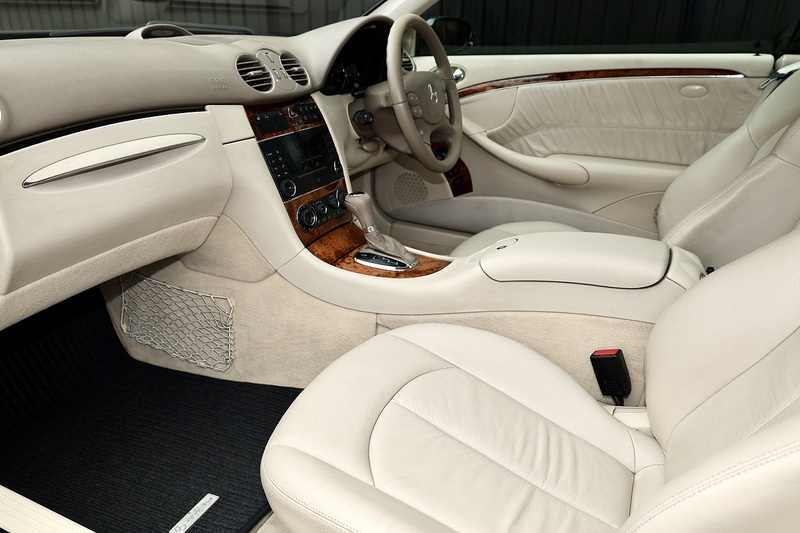 Mercedes-Benz CLK 220 CDI Elegance Lady Owner since 2013 + 15 Services + Rare Model Image 2