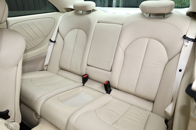 Mercedes-Benz CLK 220 CDI Elegance Lady Owner since 2013 + 15 Services + Rare Model Image 9