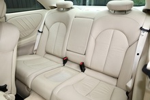 Mercedes-Benz CLK 220 CDI Elegance Lady Owner since 2013 + 15 Services + Rare Model - Thumb 9